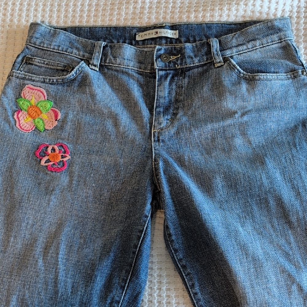 Tommy Hilfiger Vintage Women's Cropped Denim Jeans with Floral Embroidery